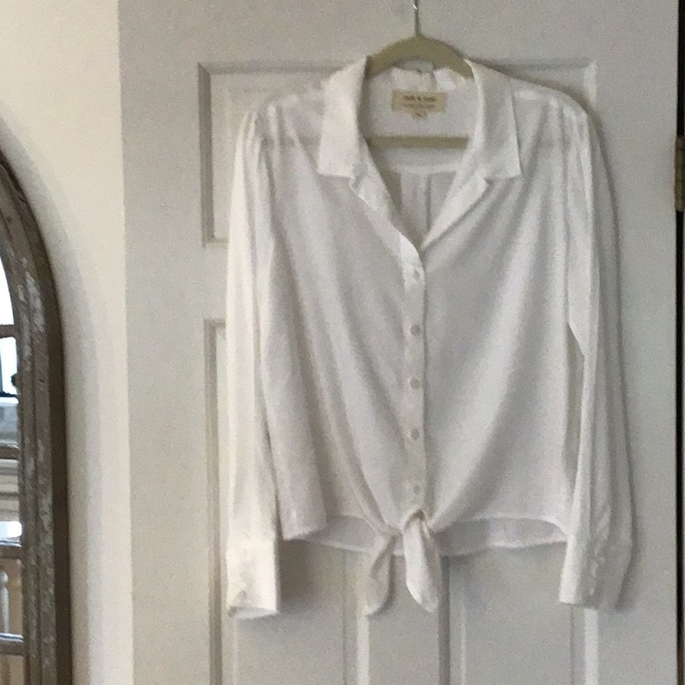 Women’s White Button-Front Tie Hem Shirt